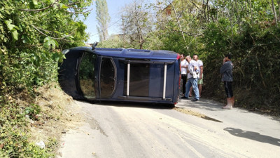 El frenini çekilmeyi unuttu otomobil yokuş aşağı takla attı