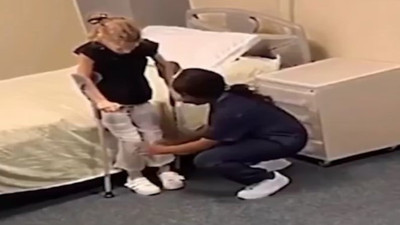 Küçük kızın sürprizi hemşireyi havalara uçurdu