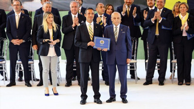 Fenerbahçe'de flaş gelişme. Ünlü isim başkanlıktan çekildi