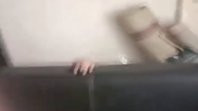 Polislerden saklanmak için koltuğun arkasını seçince yakalandı