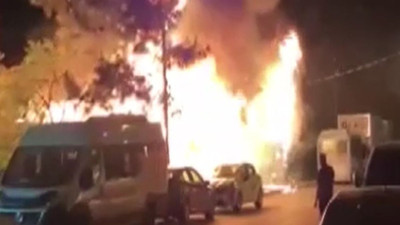 Yanık unutuldu restoranı ve aracı yaktı