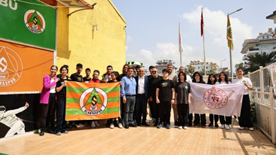 Dünya şampiyonu milli sporcuya muhteşem karşılama