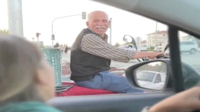 Yaşlı adamın genç kadına söylediği izleyenleri etkiledi: "Bu gençlik sende de kalmaz"