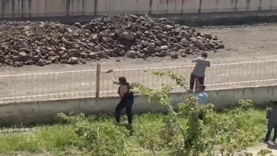 Hırsızlık çabası kameralara yansıdı: TCDD'nin demir korkuluklarını çalmaya çalıştılar!