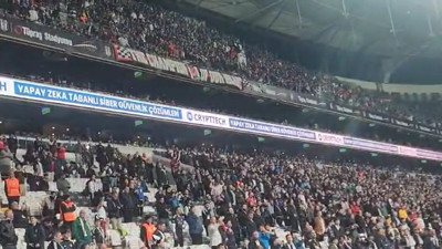 Beşiktaş taraftarı hep bir ağızdan söyledi. Duyanlar diken diken oldu