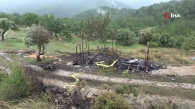 Barakasında yangın çıktı 2 köpeği ile hayatını kaybetti