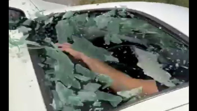 Adana'da otomobilin camını patlatan ses sistemi!