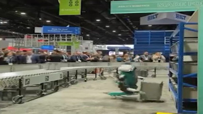 20 saat aralıksız çalışan depo robotu bayıldı