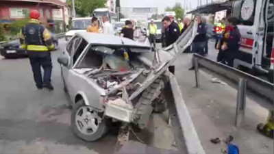 Kocaeli’de feci kaza! Bariyerlere ok gibi saplandı…