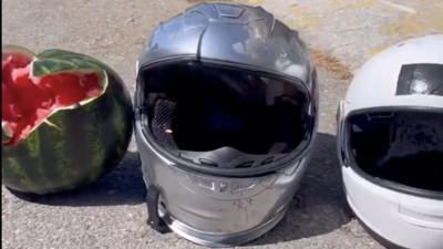 Motosiklet kullanırken doğru kaskın önemi: Karpuzla test ettiler
