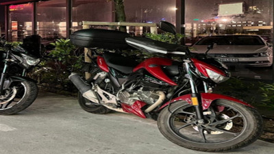 Park halindeki motosikleti çalarak kaçtı