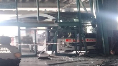 Freni patlayan otobüs terminale daldı