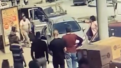 Şehir magandaları kadın sürücüyü park kavgasında sopalarla hastanelik etti