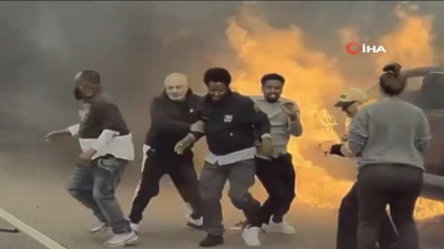 Alev alan aracın sürücüsü son anda kurtarıldı