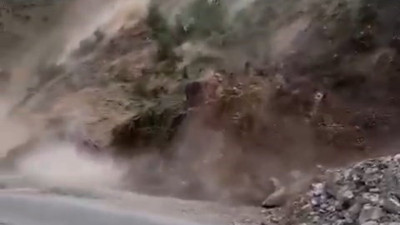 Gümüşhane’de heyelan: Saniye saniye kameraya yansıdı