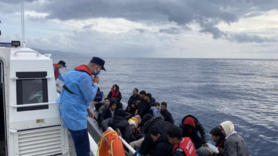 Ayvacık'ta kaçak göçmenler yakalandı