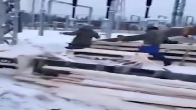 Korkunç kaza: Şantiye elemanın üzerine vinç devrildi!