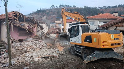 Metruk binalar yıkıldı (24 Nisan 2024)