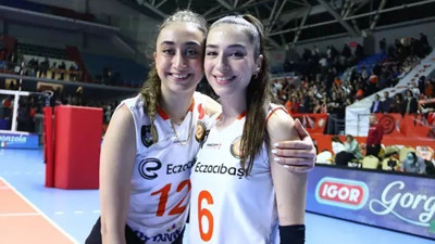 Elif Şahin ve Saliha Şahin Yunanistan'ı salladı. Tatil pozları ortaya çıktı