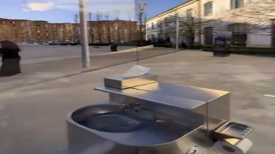 Roma'da camla kaplı tuvaletler görenlerin ilgisini çekiyor