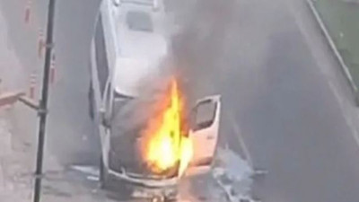 Faciadan dönüldü! Öğrenci minibüsü alev alev yandı
