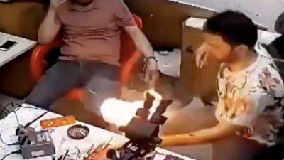 Batman'da tamir edilen cep telefonu patladı