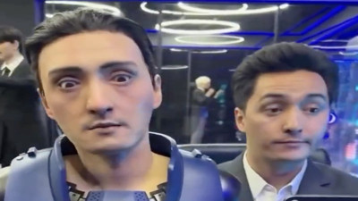Yüz ifadelerini taklit eden insansı robot gündem oldu