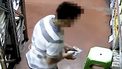 2 kilo kaşar peynirini pantolonuna saklayarak çaldı