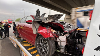 Bolu'da TIR'a çarpan otomobildeki 4 kişi yaralandı (27 Nisan 2024)