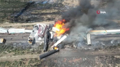 Raydan çıkan yük treni alev alev yandı