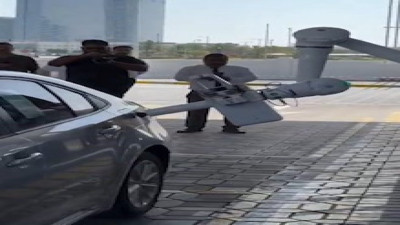 Abu Dabi'de yapay zeka destekli robotlar akaryakıt dolumu yapıyor