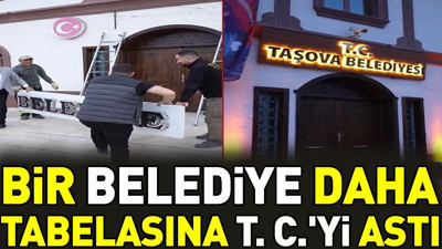 AKP'den CHP'ye geçen bir belediye daha tabelasına T. C.'yi astı