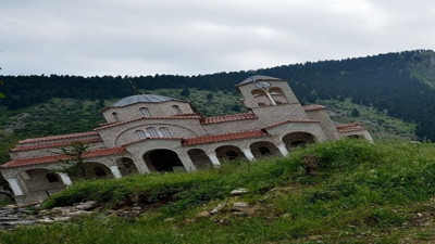 Hayalet kasabanın eğimli kilisesi turistlerin ilgisini çekiyor