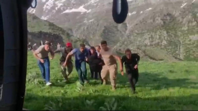 Pancar toplarken yılan sokunca askeri helikopter devreye girdi