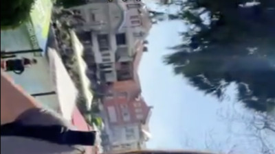 Balkanlar'da bir turist erkeklerin kendisini izlediği anları sosyal medyada paylaştı