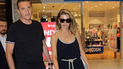 Fikret Orman sevgilisi Tuğba Coşkun'la gittiği İskoçya'da ilk aşkıyla karşılaştı. Göz göze fotoğraf çektirdi