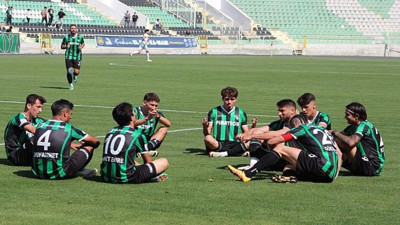 Golü atıp aniden tüm takım yere oturdu. Gerçek sonra ortaya çıktı
