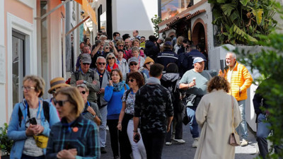 Capri Adası sakinleri turistlerden şikayetçi