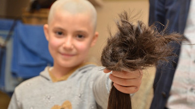 Ortaokul öğrencileri lösemili çocuklar için saçlarını kesti