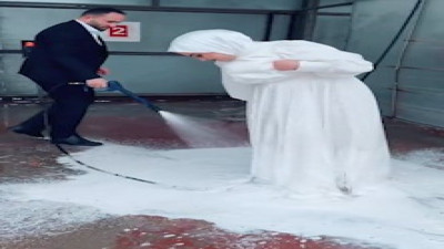Gelinin kirlenen gelinliğini oto yıkamacıda yıkadılar