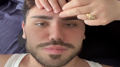 Kaşlarını aldığı oğluna bağıran anne gündem oldu: "Erkek gibi bağır"