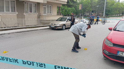 Kız arkadaşı ile tartışan gruba silahla sadırdı. 1 çocuk yaralandı