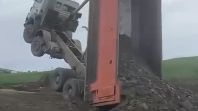 Kamyon şaha kalktı