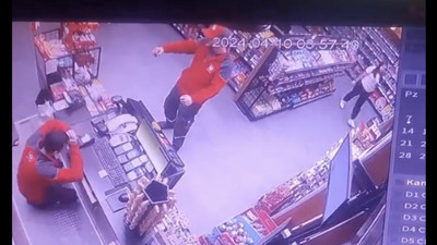 Benzin istasyonunda komik anlar: Çalışanlar dans ederken müşteri geldi