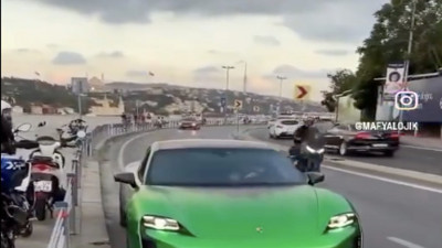 Lüks aracıyla TikTok çekmek için yolun ortasında durdu tepki topladı