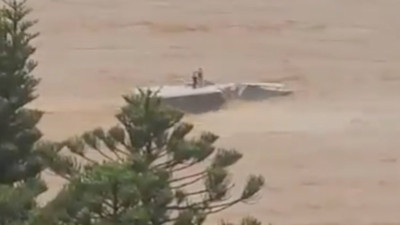 Brezilya'da selde köpeğiyle mahsur kalan kişi tüm çabalara rağmen kurtarılamadı