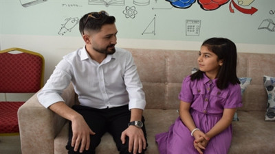 Öğrencisinin hayatını Heimlich manevrasıyla kurtardı