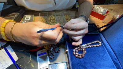 Tespihi öyle bir taştan yaptı ki fiyatını duyan eli bile süremiyor. Beyaz Saray ve Kabe'de de kullanıldı