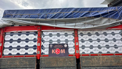 Kamyon kasasından milyonlarca makaron çıktı