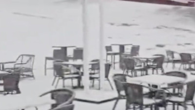 Mayıs ayında Uludağ'a lapa lapa kar yağdı